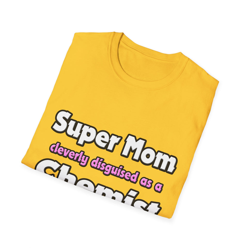 Super Mom ... Chemist - Unisex Softstyle T-Shirt